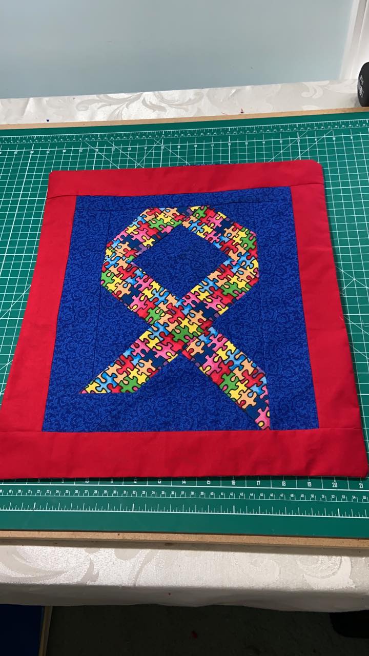 Loris-Brilliant-Ribbon-Pillow